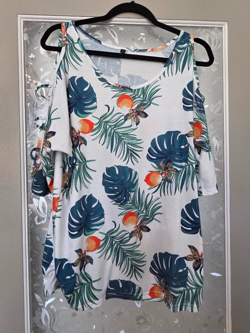 Cold Shoulder Multi-Colored Top - Size L - Picture 2 of 10
